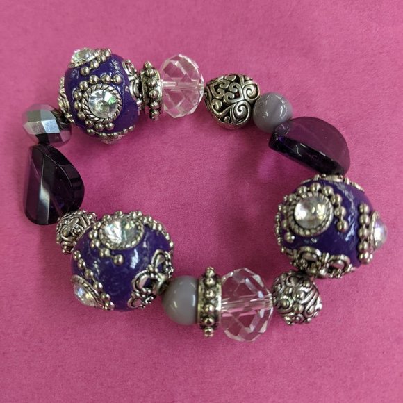 Ladies costume bracelet. - Picture 1 of 3
